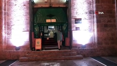  Camiler 3 ay aradan sonra sabah namazına açıldı, cemaat Ulu Cami'ye koştu