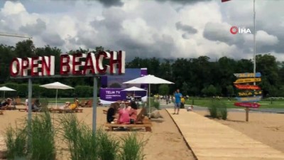  - Litvanya’da tatile gidemeyenler için kentin göbeğine plaj kuruldu