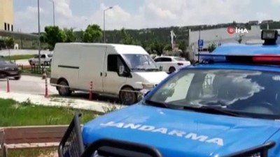  Tarım işçilerini taşıyan minibüse ateş açıldı: 3 yaralı