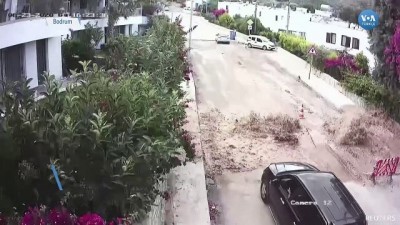 Arabalar Patlayan Su Borusundan Son Anda Kurtuldu