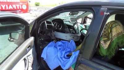  Bariyer otomobile ok gibi saplandı: 1 ölü, 4 yaralı