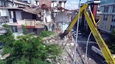 deprem riski -  Büyükçekmece’de riskli bina belediye ekiplerince yıkıldı Videosu