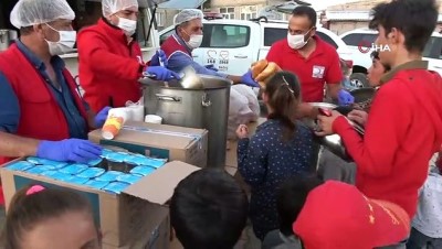  Depremzedelerin yaraları sarılıyor