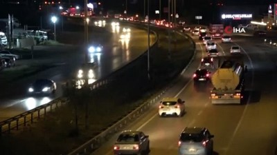 trafik polisi -  43 ilin geçiş güzergahında trafik yoğunluğu Videosu