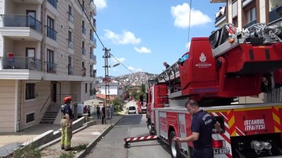 itfaiye merdiveni -  Annelerini odaya kilitleyip evden  çıkan küçük çocuklar paniğe neden oldu Videosu