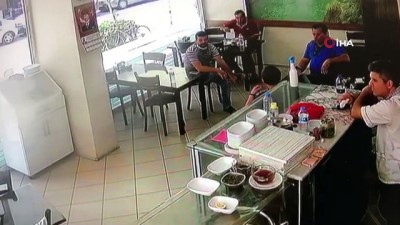  Deprem anında yaşanan panik anları kamerada