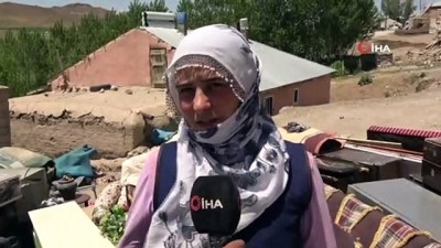  Depremle birlikte 3 çocuğuyla dışarıda kalan kadın yardım bekliyor