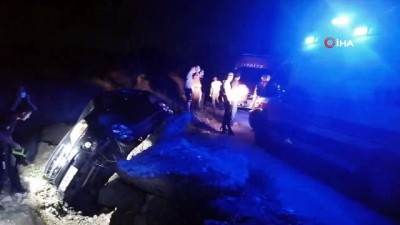  Kocaeli'de otomobil su kanalına uçtu: 2 yaralı