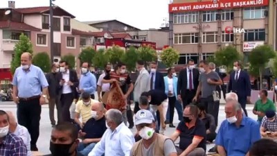  Yüzlerce Sakaryalı Demokrasi Meydanında saf tuttu