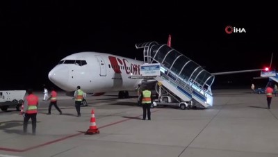 apron -  Balıkesir’de dış hat uçuşları başladı Videosu