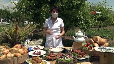  Bu sofradaki her şey bayat ekmekle hazırladı