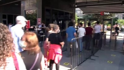  Sosyal mesafeli YKS sınavı başladı