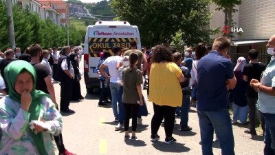  YKS heyecanı, aileler okul kapılarına doluşunca tehlikeye dönüştü