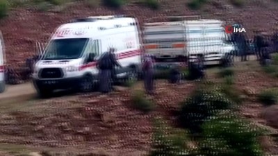  17 kişinin bindiği kamyonet şarampole uçtu