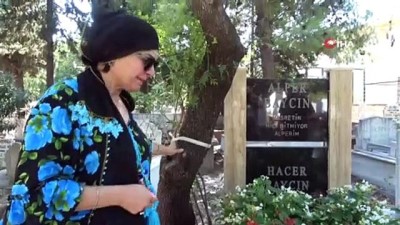 mezar tasi -  Dominik Cumhuriyeti’nde öldürülen kameraman  Alper Baycın’ın annesi ve babası, oğullarının ölümünün 2. yıl dönümünde mezarı başında gözyaşı döktü Videosu