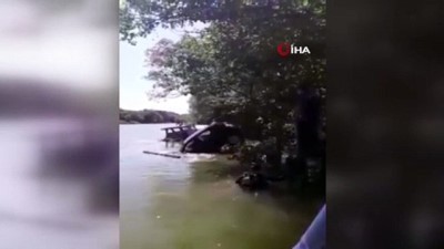 a haber -  Önce ağaca, sonra demirli tekneye çarpan araç sulara gömüldü Videosu
