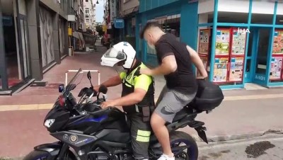 trafik polisi -  Polis sınava alınmayan genci motosikletle son saniyede sınava yetiştirdi Videosu