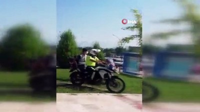 nufus mudurlugu -  YKS sınavına 1 dakika kala polis ekipleri sayesinde sınava yetişti Videosu