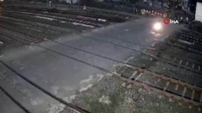 demiryollari -  - Hindistan’da tren motosikleti biçti Videosu