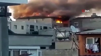  İzmir’de 4 katlı binanın çatı katında korkutan yangın