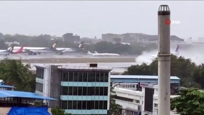 kasirga -  - Hindistan'da havalimanına iniş yapan kargo uçağı pistten çıktı Videosu