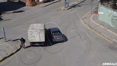 yasli kadin -  Ölüm teğet geçti, bir şey olmamış gibi yoluna devam etti Videosu