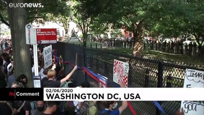 polis siddeti - Polis şiddetiyle başlayan ırkçılık karşıtı protestolar Beyaz Saray önünde sürüyor Videosu