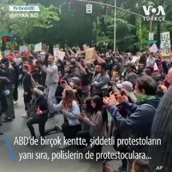 Polislerden Protestocularla Dayanışma Mesajı