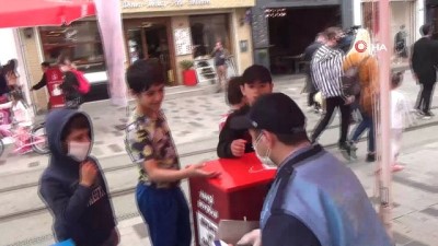  Sokağa çıkan çocuklar aileleriyle Taksim’e koştu