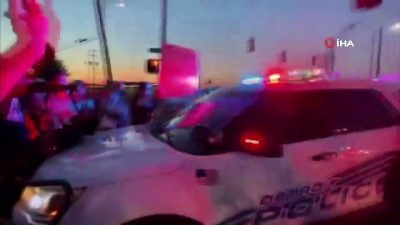 polis siddeti -  ABD’de polis aracını göstericilerin üzerine sürdü Videosu