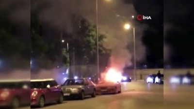  Kadıköy’de park halindeki spor otomobil alev alev yandı