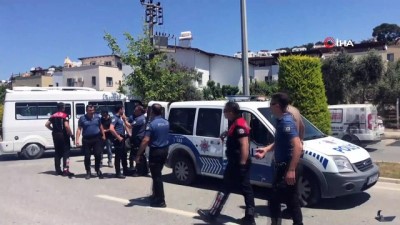  Kuşadası’nda polis aracı kaza yaptı: 2 polis hafif yaralı