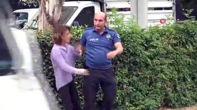 polis merkezi -  Sarhoş kadın taksiciye bıçak çekip aynalarını kırdı Videosu