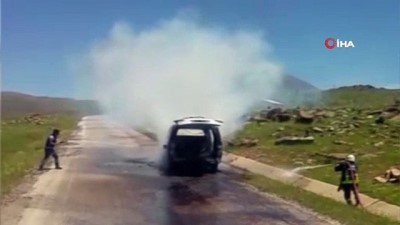  Seyir halindeyken alev alan araç küle döndü
