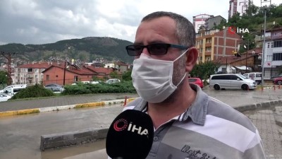  Tokat'ta dolu ve sağanakı etkili oldu, caddeler sokaklar göle döndü
