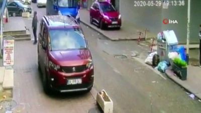 imalathane -  Yolda bulduğu paranın üzerine yatmaya çalıştı ama polis parayı gerçek sahibine ulaştırdı Videosu