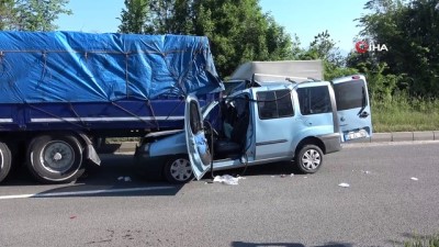 ticari arac -  Bolu’da tırın arkasına saplanan araçtaki 3 kişi yaralandı Videosu