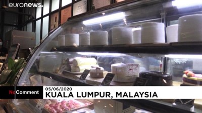 tuvalet kagidi - Covid-19 modası: Malezya'da tuvalet kağıdı rulosu şeklinde pastaya büyük ilgi Videosu
