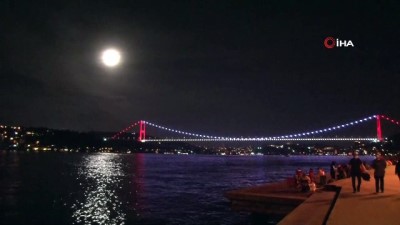   İstanbul'da Ay tutulmasından kartpostallık kareler