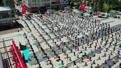 aktuel -  Kadeş Barış meydanında Cuma namazı Videosu