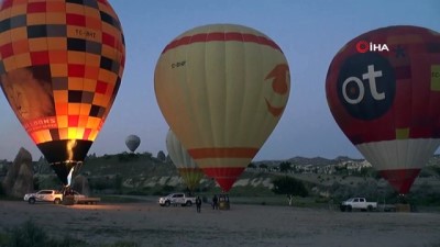  Kapadokya’da gökyüzü balonlarla renklendi