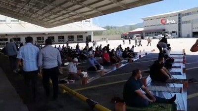  Uçak merdiveninden cuma hutbesi