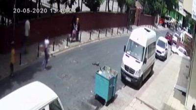 Ümraniye pes dedirttin görüntü: Yolda fark ettiği  çantayı alarak kayıplara Karıştı