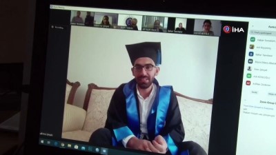 mezuniyet toreni -  En ilginç mezuniyet töreni...Öğrenciler evlerinden kep fırlattı Videosu