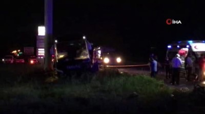 otobus kazasi -  Manisa'da otobüs kazası: 2 ölü 2 yaralı Videosu