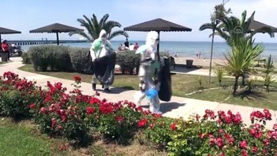 cevre temizligi - Atıklardan yaptıkları kıyafetleri giyip sahildeki çöpleri topladılar - SAMSUN Videosu