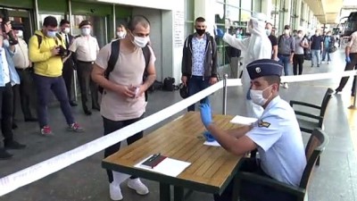 forma - Başkente yeni celplerle gelen erler sıkı sağlık kontrolleriyle birliklerine alınıyor (1) - ANKARA Videosu