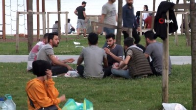  İstanbul sahillerinde 'sosyal mesafesiz' yoğunluk