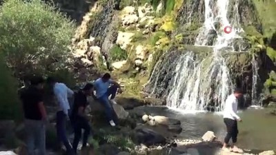  Kısıtlama kaldırılınca vatandaşlar Muradiye Şelalesi’ne akın etti