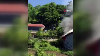 cati kati -  Mangal ateşinden sıçrayan kıvılcım 2 katlı evi küle çevirdi Videosu